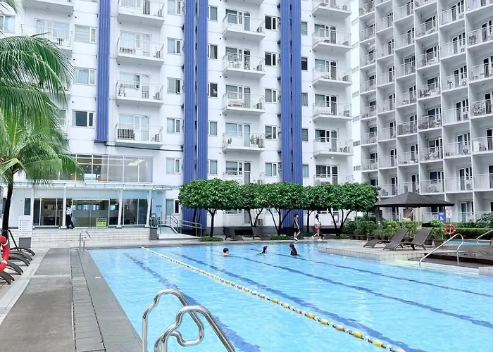 42nd Floor 2br With Amazing Views, Single Beds & 7 Pools Appartamento Manila